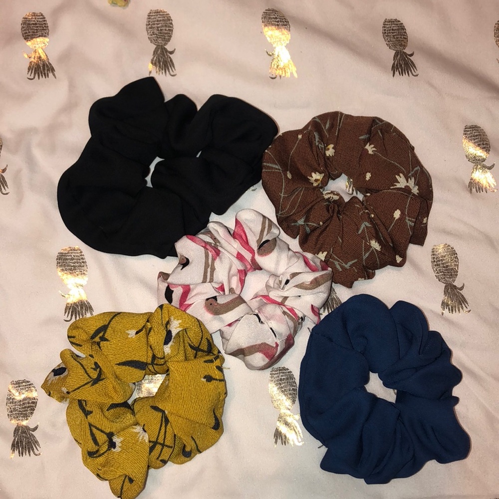 ⚡️3/$12 Scrunchie bundle